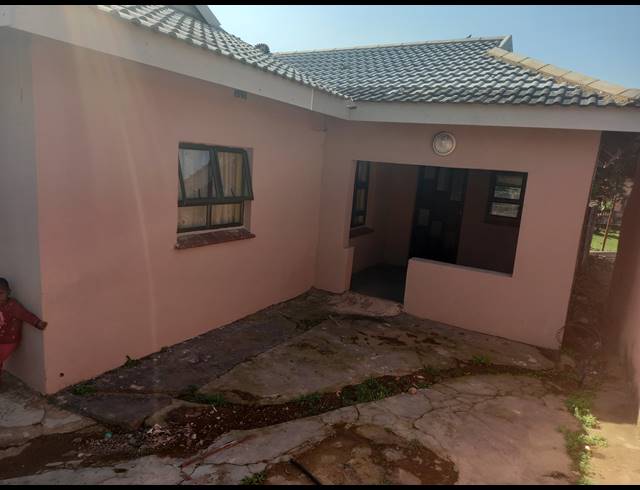 4 BEDROOM HOUSE FOR SALE IN UMLAZI C